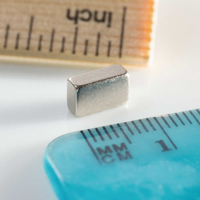 Neodímium hasáb mágnes 8x5x3 N 80 °C, VMM2-N30