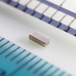 Neodímium hasáb mágnes 3x1,2x0,8 N 80 °C, VMM4-N35