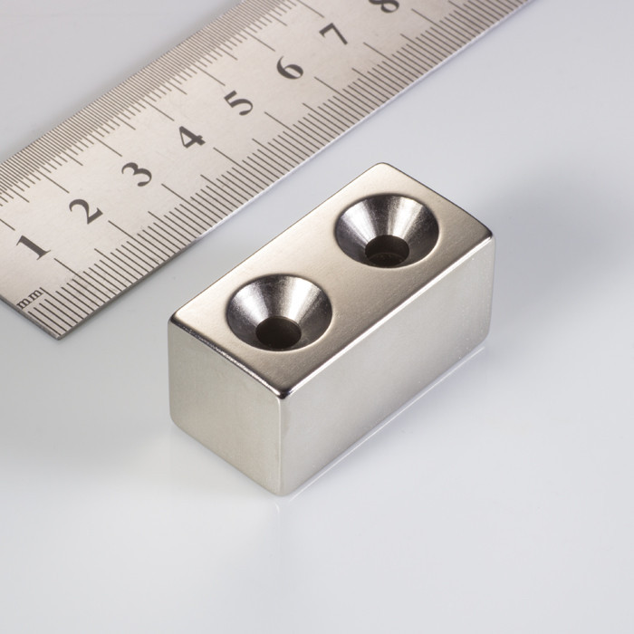 Neodímium hasáb mágnes 40x20x20xR98,5 N 80 °C, VMM10-N50