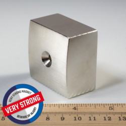 Neodímium hasáb mágnes 50x50x30xR157,5 N 80 °C, VMM10-N50