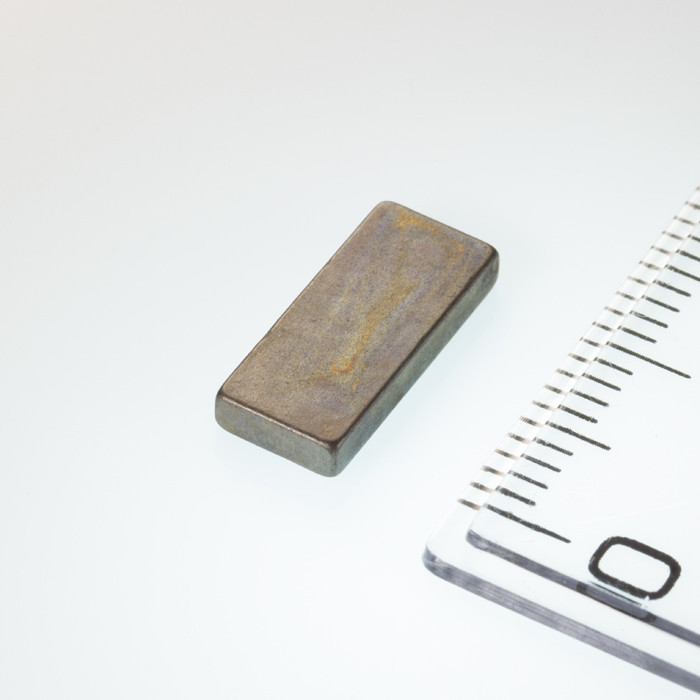 Neodímium hasáb mágnes 13x5,6x2 P 180 °C, VMM5UH-N35UH