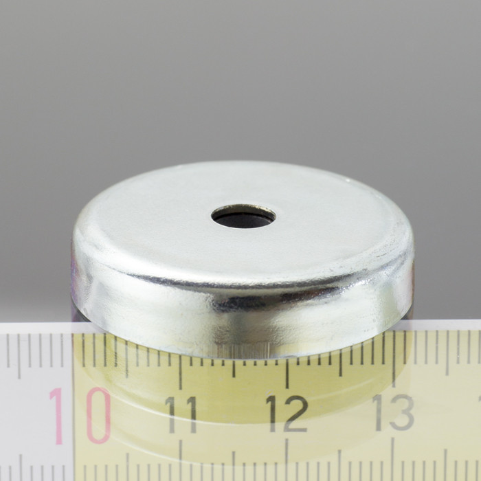 Mágnes lencse 32 mm, magasság 7,0 mm, furattal süllyesztett fejű csavarnak 5,5 mm átmérővel – 27 g, 72 N