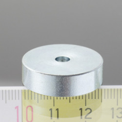 Mágnes lencse 25 mm, magasság 7,0  mm, furattal süllyesztett fejű csavarnak 4,5 mm átmérővel