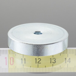 Mágnes lencse 40 mm, magasság 8,0 mm,  furattal süllyesztett fejű csavarnak 5,4 mm átmérővel