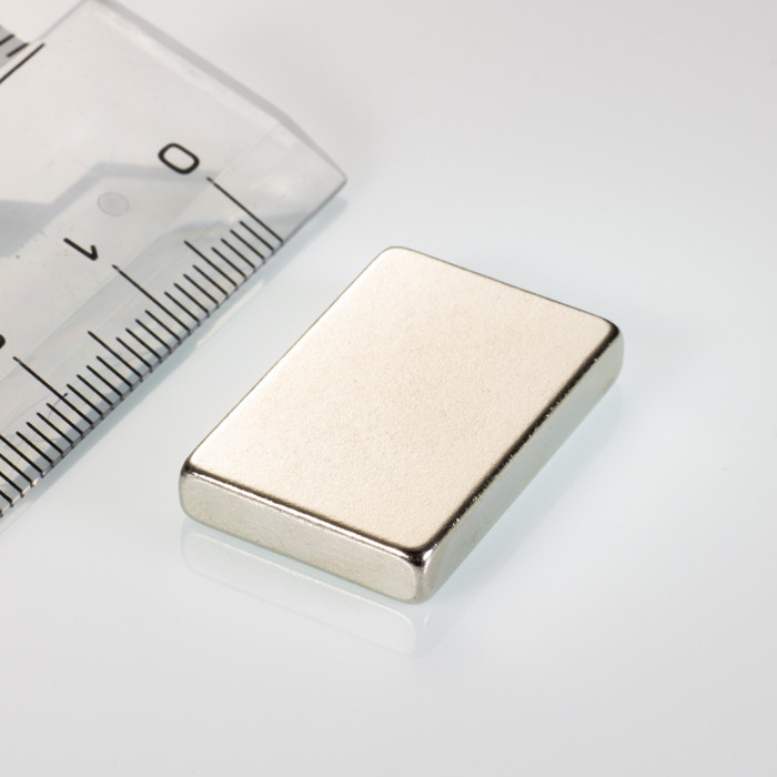 Neodímium hasáb mágnes 24x16x4 N 80 °C, VMM4-N35
