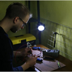 Mágneses forgós LED elemlámpa