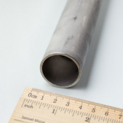 Rozsdamentes varrat nélküli acélcső átmérő 33,7 x 2 mm, hosszúság 1 m - 1.4301
