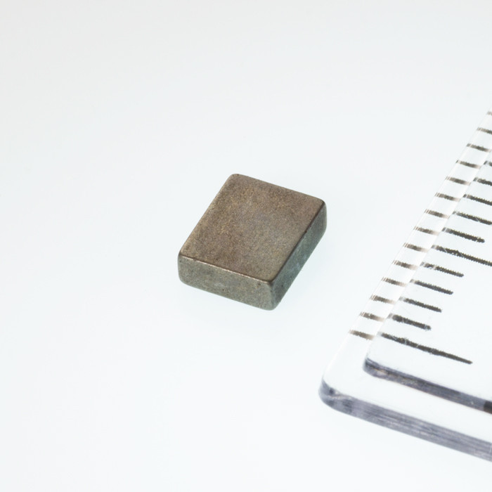 Neodímium hasáb mágnes 5x4x1,6 P 180 °C, VMM5UH-N35UH